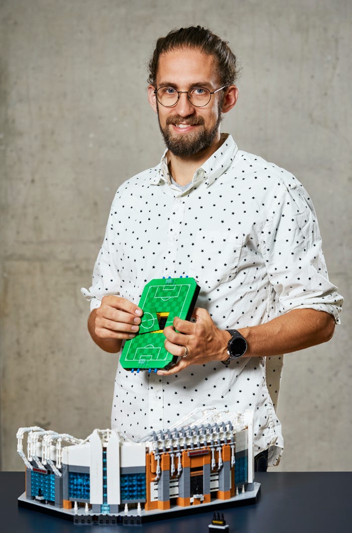 Michael Psiaki, designer av LEGO® Old Trafford