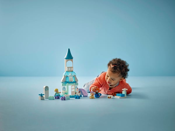 LEGO 10455 La fête d’Anna et Elsa au château de glace — visuel 7 sur 8