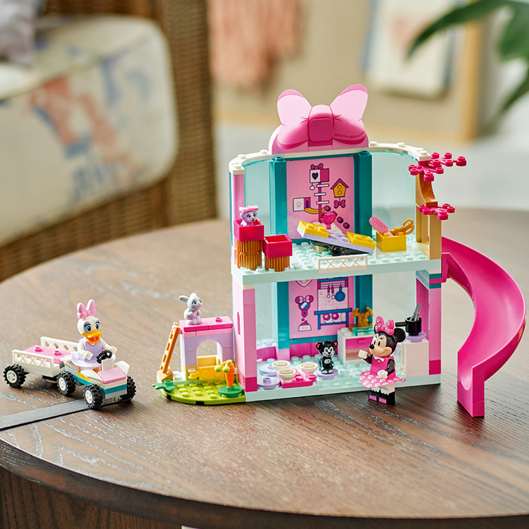 Minnie's Pet Hotel 43274 | Disney™ | Buy online at the Official