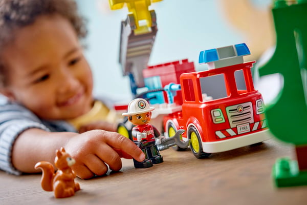 LEGO 10473 Le camion de pompiers — visuel 8 sur 8