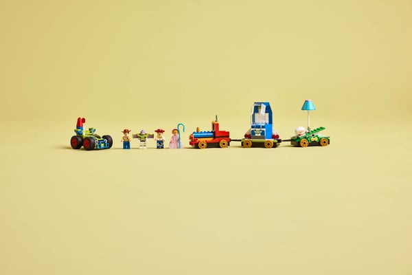 LEGO 43264 Le Train en fête et voiture RC Toy Story — visuel 8 sur 8