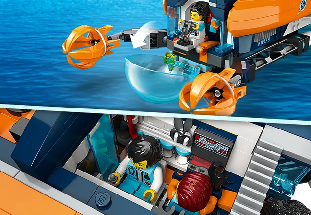 LEGO - Base submarina em construção com explorador mergulhador