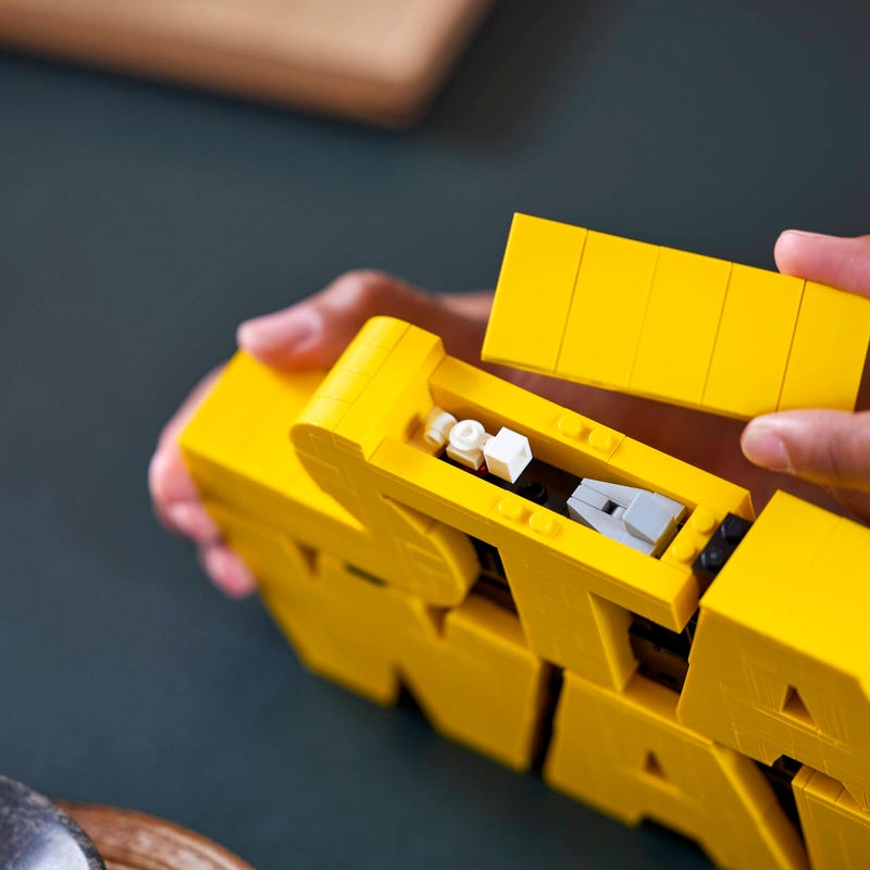 Brick-Built Star Wars™ Logo