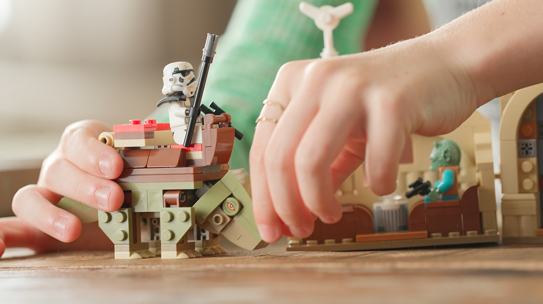 SMART Play™: Mos Eisley Cantina™ - Image 12