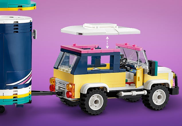 LEGO Friends 41722 pas cher, La remorque du concours hippique