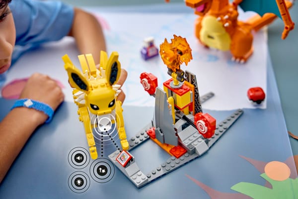 SMART Play™: Charizard vs. Jolteon Ultimate Battle - Image 13