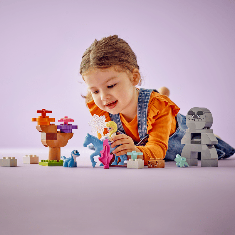 LEGO DUPLO 10418 Nahaufnahme der Elsa-Figur mit Frozen-Kleid