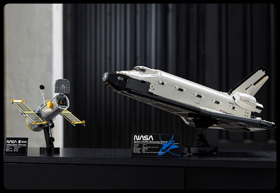 NASA Space Shuttle Discovery 10283 | LEGO® Icons | Buy online at