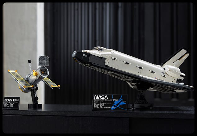 spansk kutter glide NASA Space Shuttle Discovery 10283 | LEGO® Icons | Buy online at the  Official LEGO® Shop US