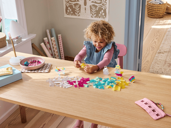 LEGO 11040 La boîte de briques transparentes magiques — visuel 8 sur 8