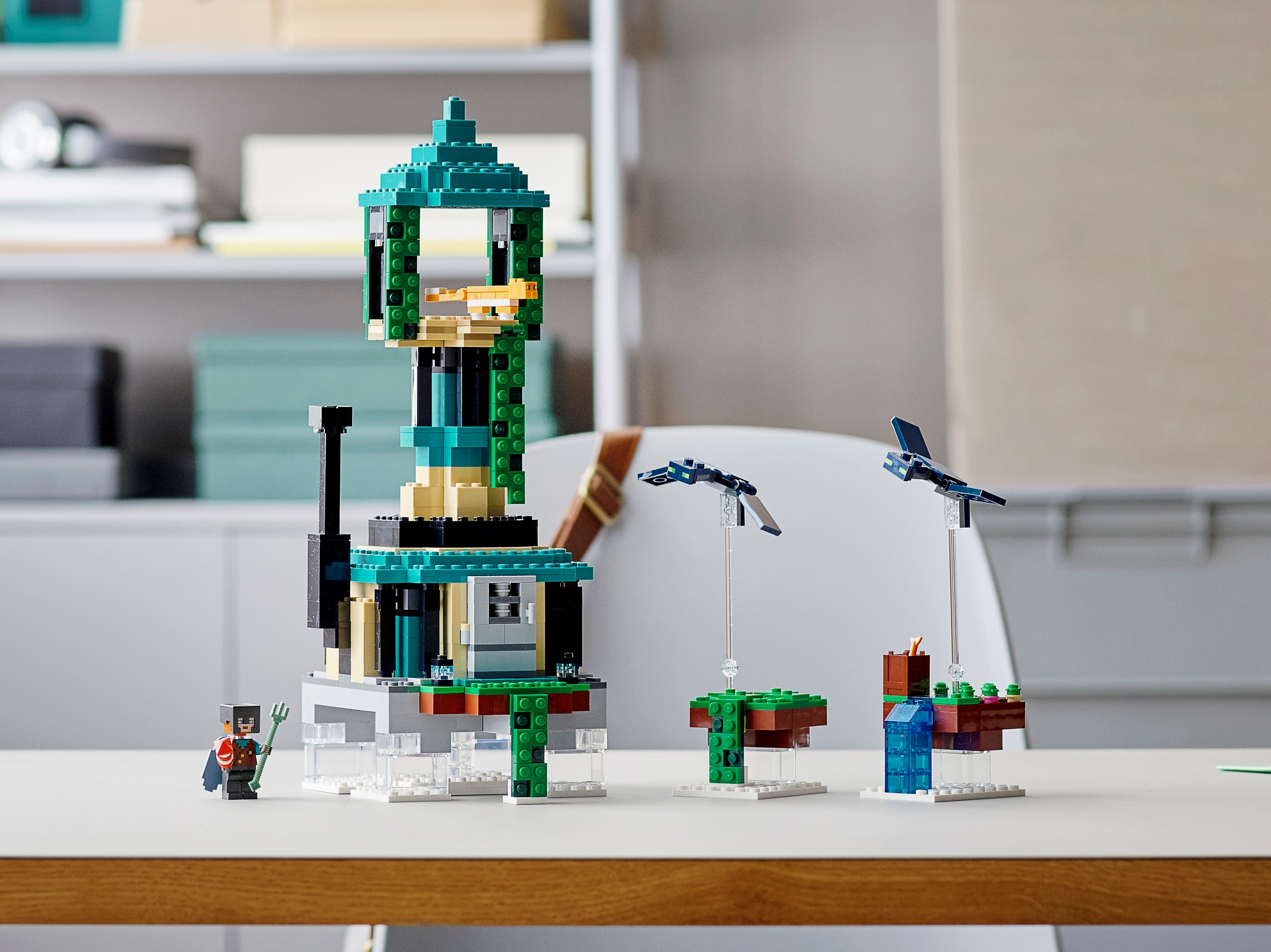 LEGO Minecraft Sky Tower Set Giocattoli per Bambini di 8 Anni con Minifigure del Pilota e Tanti Accessori Autentici 21173 