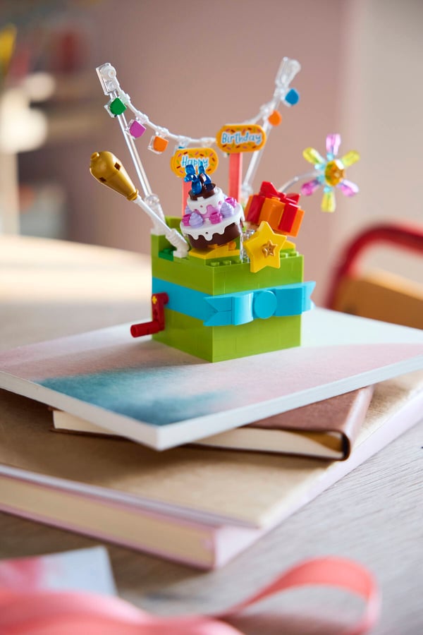 LEGO 40871 La boîte cadeau Célébration — visuel 8 sur 8