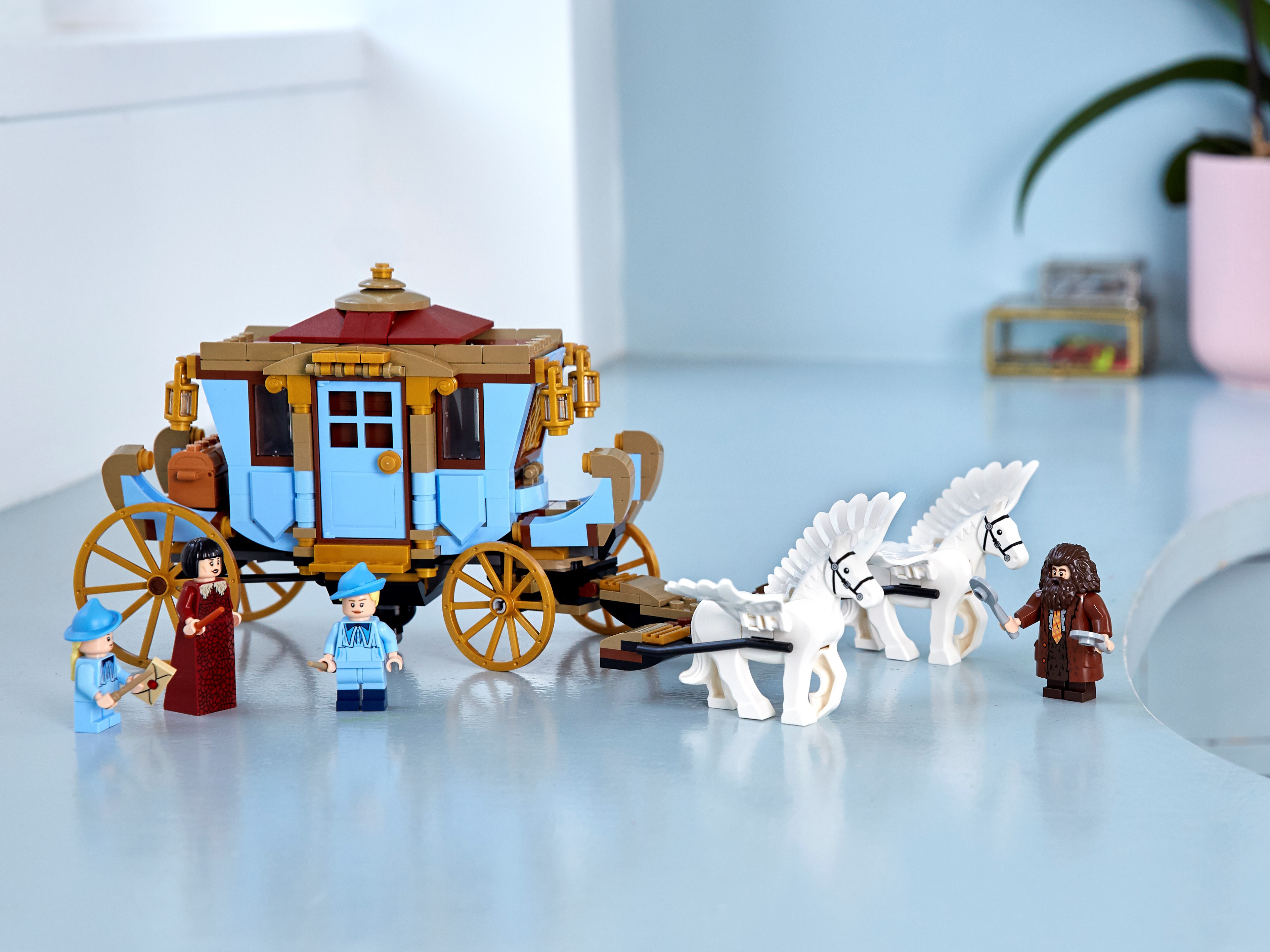 andrageren overskydende udstødning Beauxbatons' Carriage: Arrival at Hogwarts™ 75958 | Harry Potter™ | Buy  online at the Official LEGO® Shop US