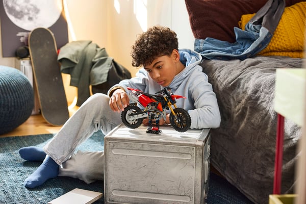 LEGO 42238 La moto Ducati Desmo450 MX Factory — visuel 8 sur 8