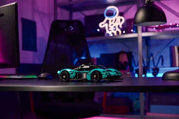 LEGO 42208 Aston Martin Valkyrie — visuel 8 sur 8