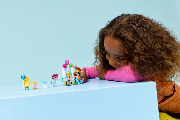 LEGO 42692 Le stand de glaces et de ballons — visuel 7 sur 8