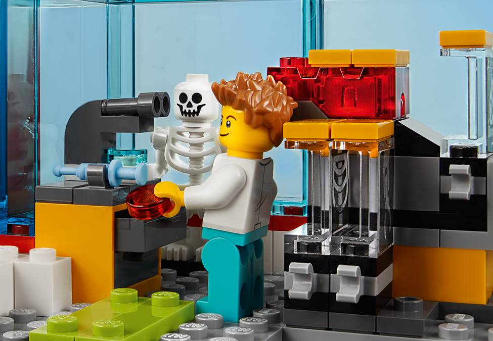 Lego New White Minifigure Torso Female Lab Coat Hospital Nurse Doctor Healthcare 