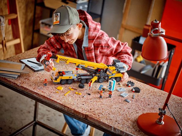 Yellow Mobile Construction Crane - Image 12
