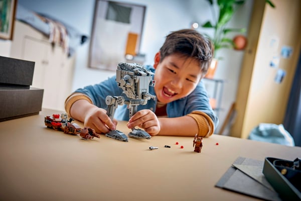 LEGO 75424 SMART Play™ : l’attaque du AT-ST™ sur Endor — visuel 8 sur 8