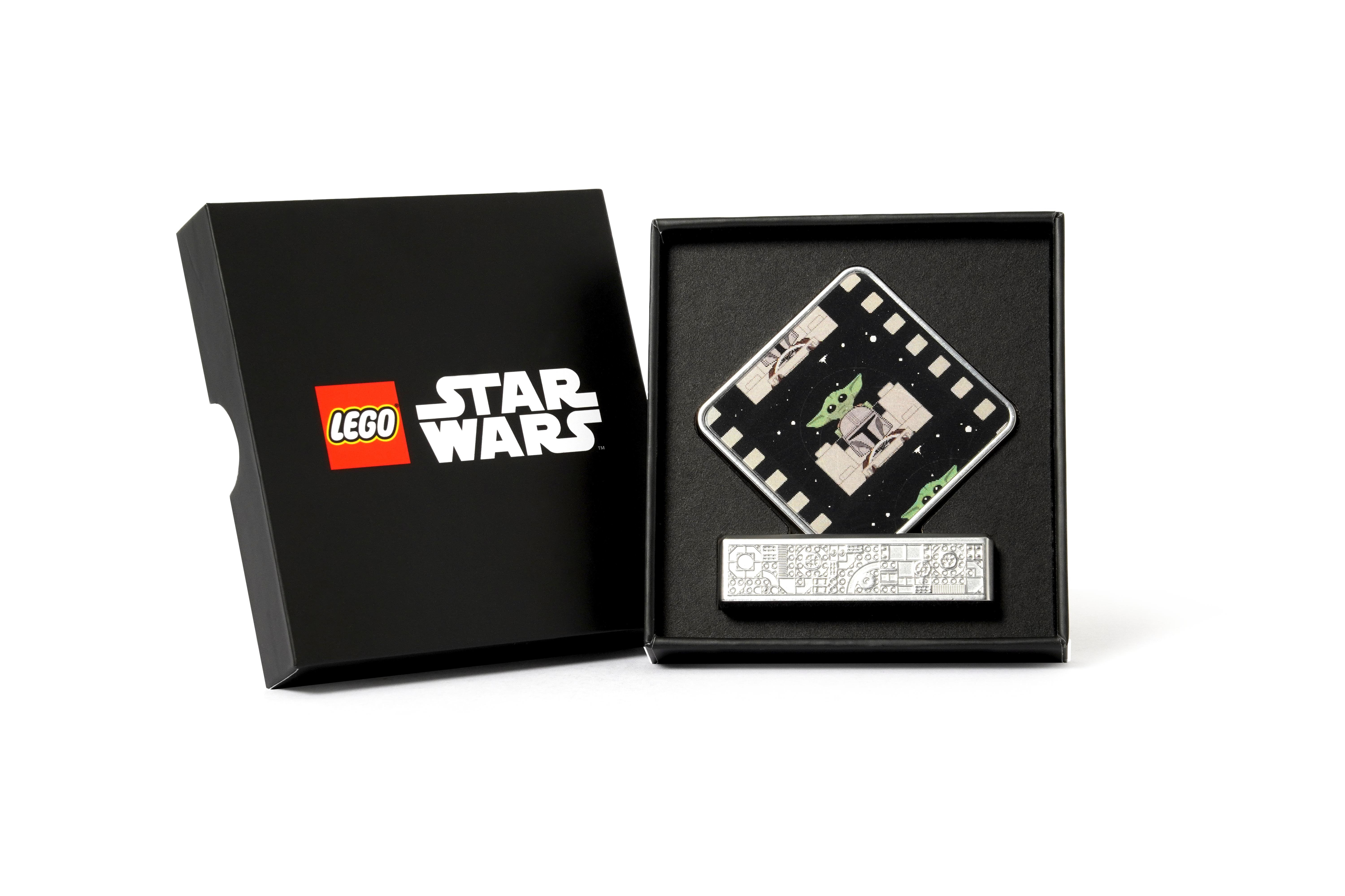 The Mandalorian™ and Grogu™ Display