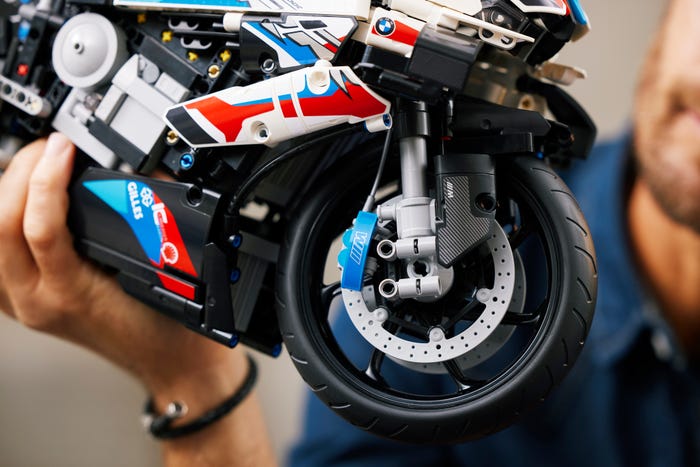 tvivl velgørenhed stavelse How we made the LEGO® Technic™ BMW M 1000 RR just like the real thing |  Official LEGO® Shop US