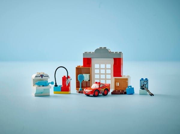 LEGO 10456 La visite de McQueen au garage de Doc — visuel 8 sur 8