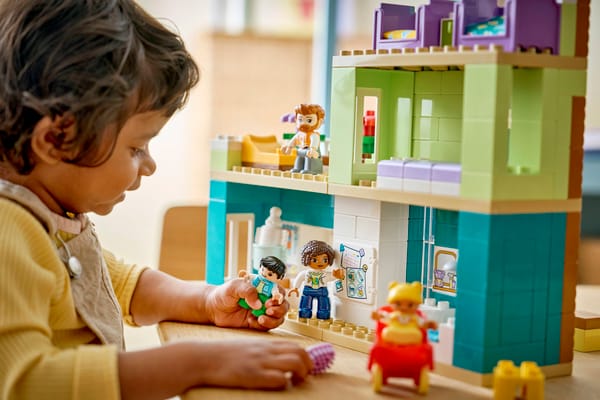 3 in 1 Modern Family House with Figures - Image 12