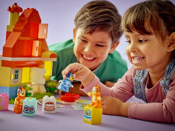 LEGO 10459 La maison de famille de Bluey et le jeu de mémoire — visuel 7 sur 8