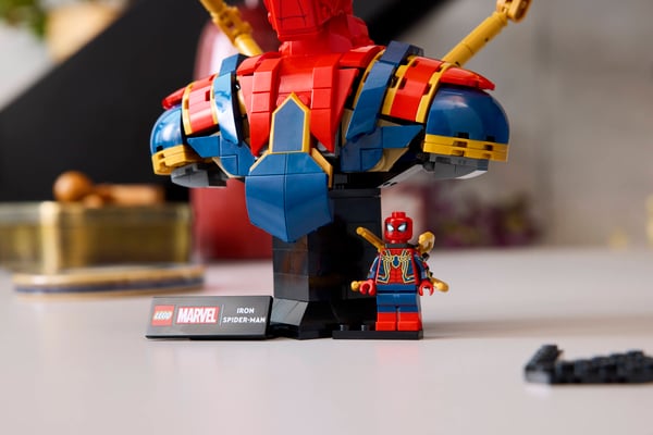 LEGO 76326 Buste d’Iron Spider-Man — visuel 6 sur 8