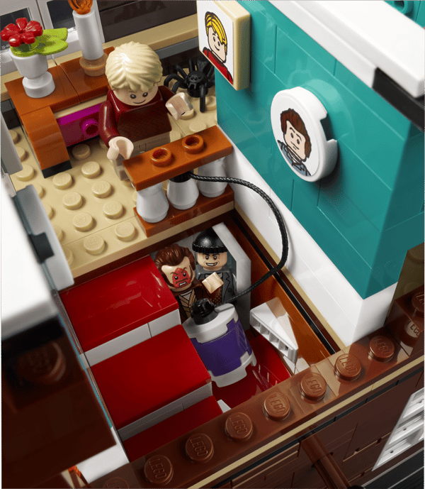 LEGO® Ideas Home Alone - Image 8