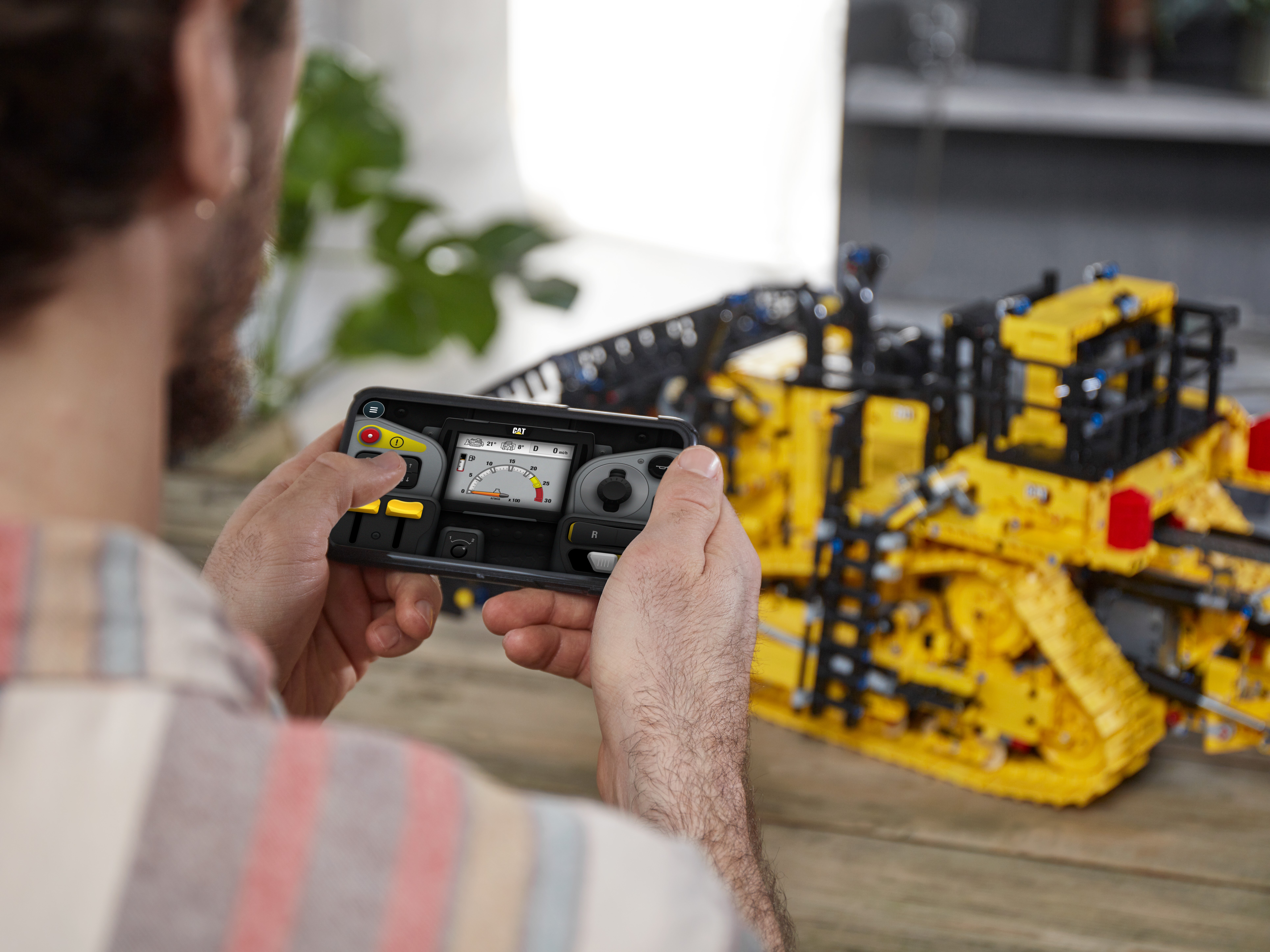 42131 - LEGO® Technic - Bulldozer D11 Cat® télécommandé LEGO : King Jouet,  Lego, briques et blocs LEGO - Jeux de construction