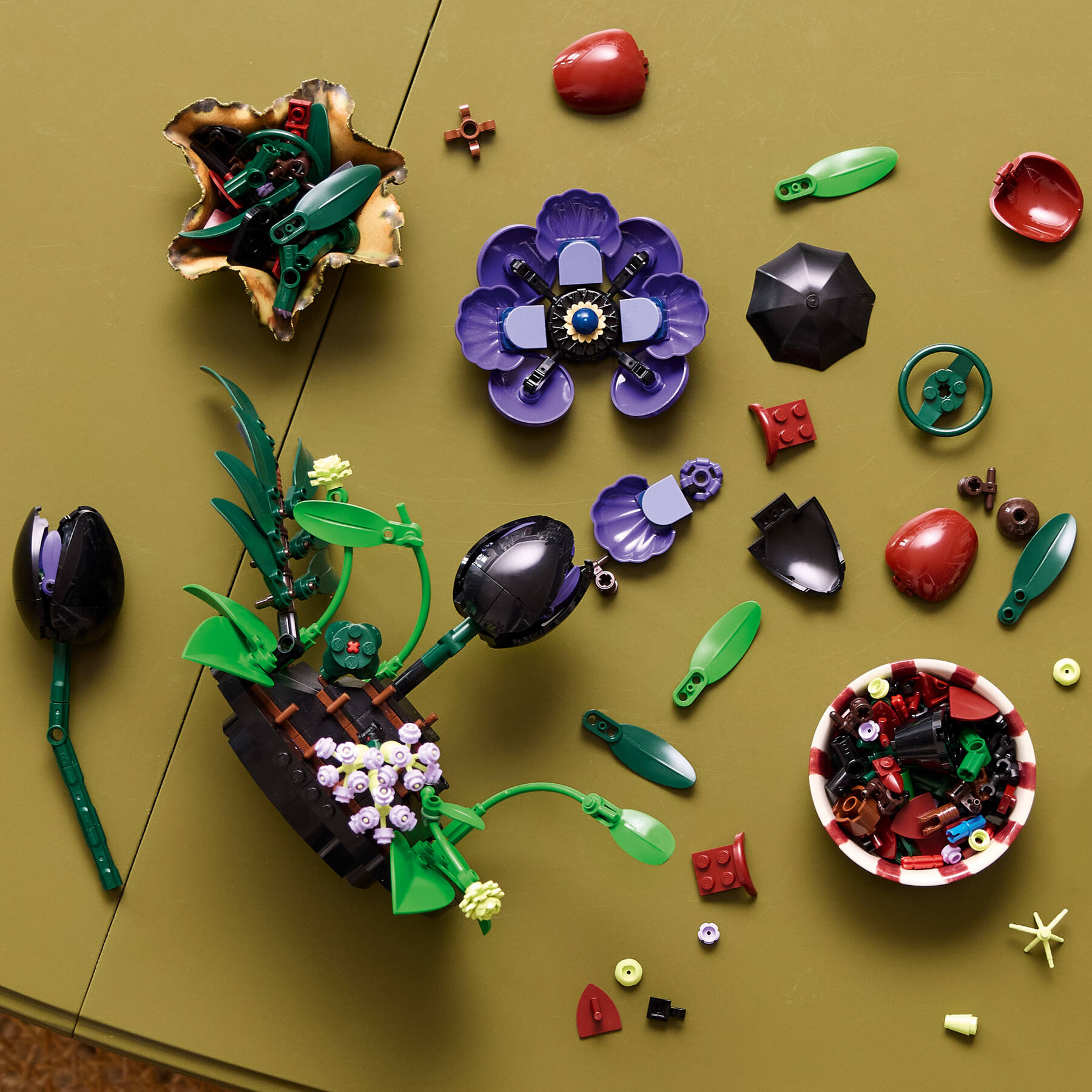 Dark Flower Arrangement 11513 | Botanicals | Buy online at the