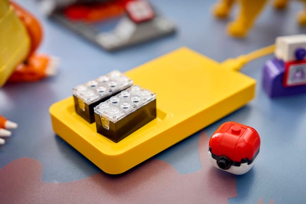 SMART Play™: Charizard vs. Jolteon Ultimate Battle - Image 21