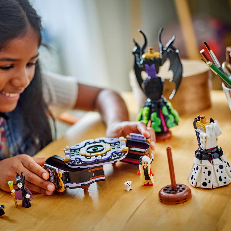 LEGO Disney Maleficent's and Cruella de Vil's Dresses 43262 LEGO Disney Maleficent's and Cruella de Vil's Dresses 43262