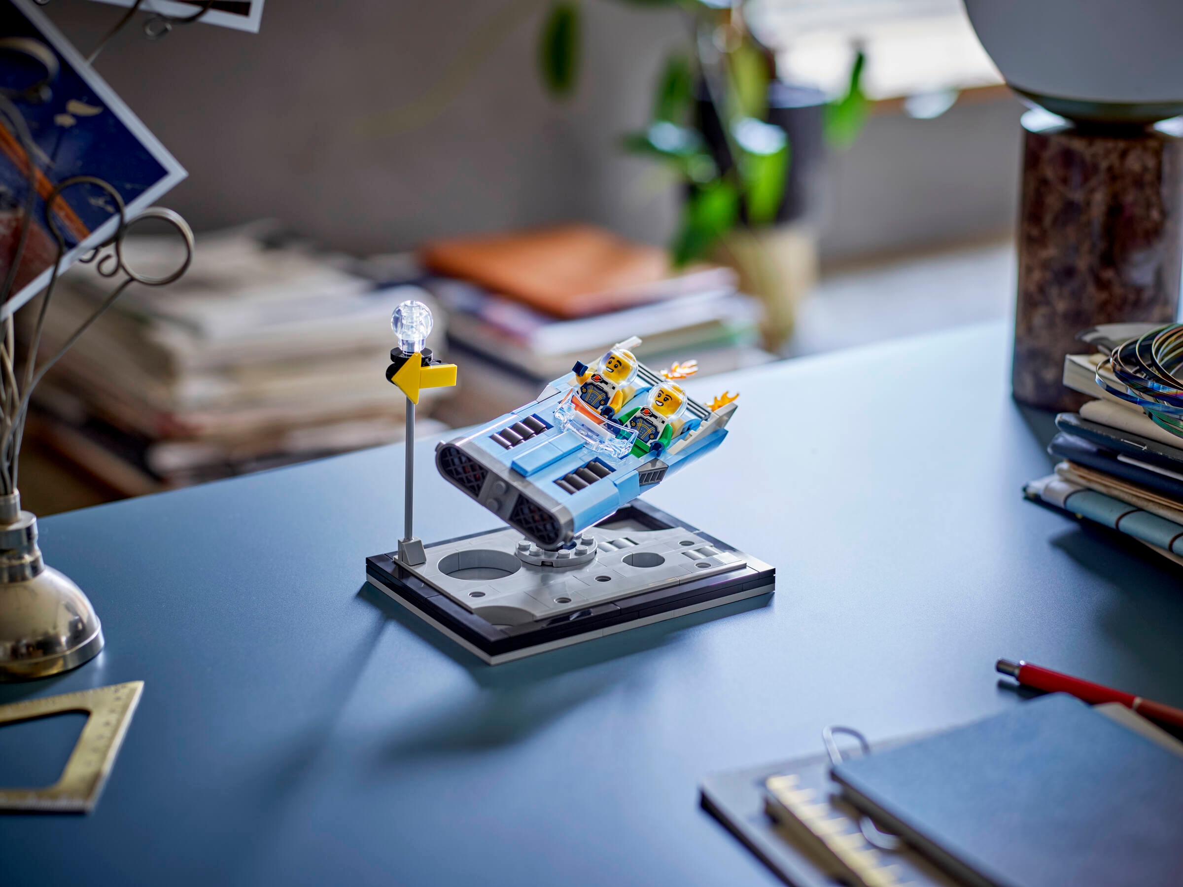 ☆mmm３点 Flying Moon Car 40789 | LEGO® DREAMZzz™ | Buy online at the