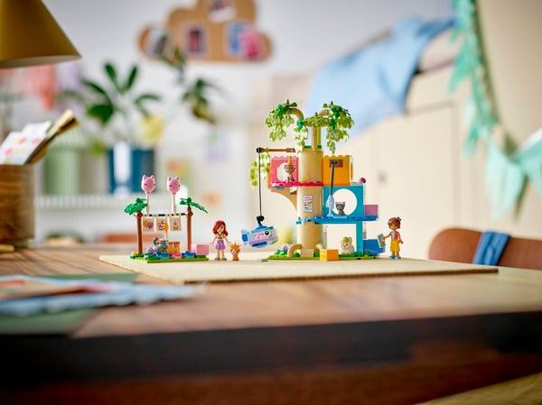 LEGO 42666 La fête d’anniversaire et l’arbre à chats — visuel 7 sur 8