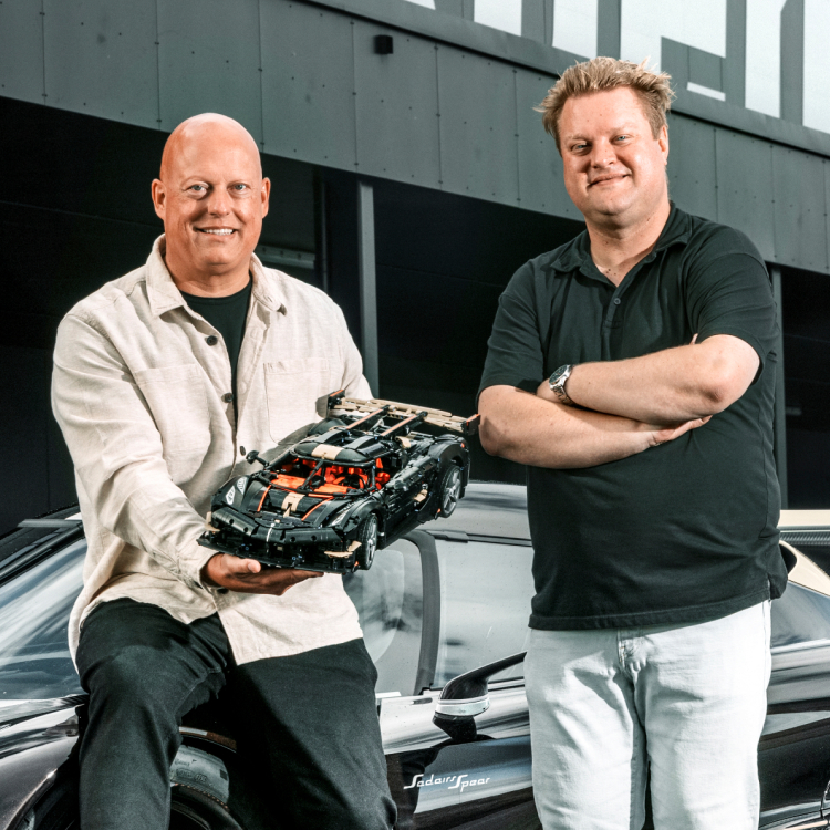 LEGO® Technic™ – Koenigsegg Sadair's Spear Megacar | Official LEGO