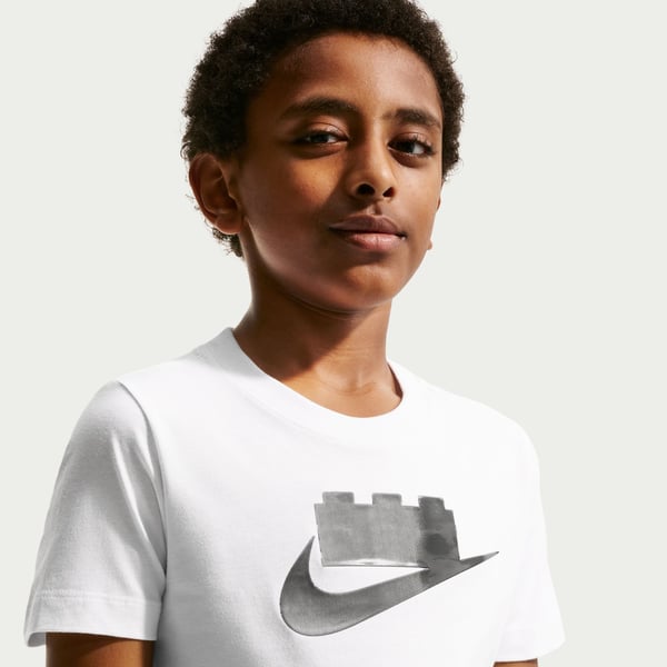 LEGO 5010250 T-shirt Collection Nike x LEGO® pour grands enfants – Blanc — visuel 2 sur 4