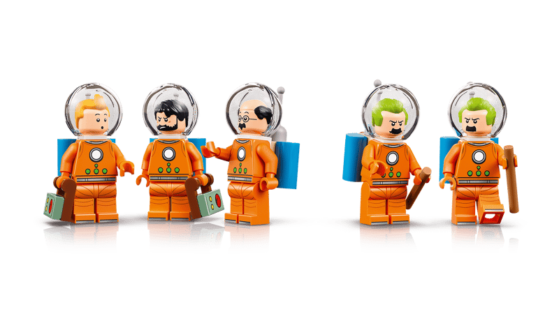 LEGO 21367 Minifiguren Nahaufnahme: Kapitaen Haddock, Professor Bienlein und weitere Charaktere in orangefarbenen Raumanzuegen