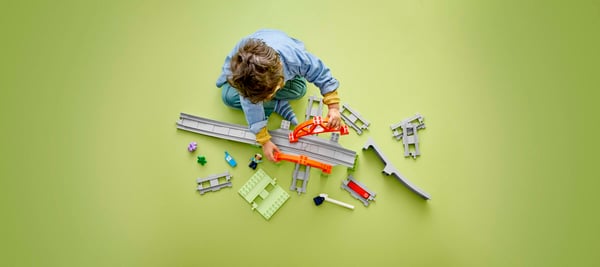 LEGO 10426 Set d'extension : Les rails et le pont du train — visuel 7 sur 8