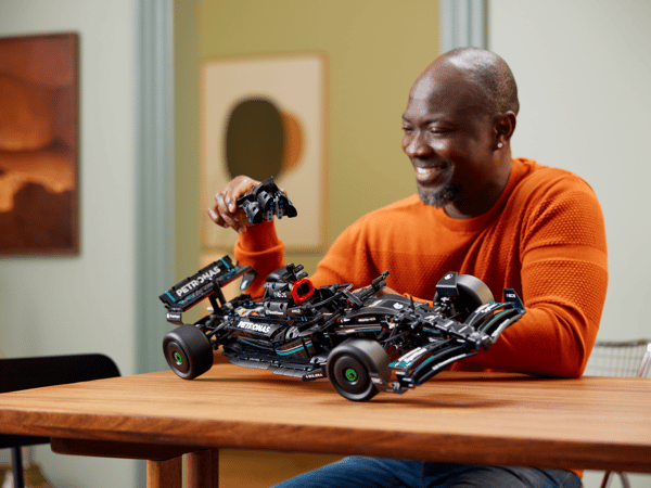 Mercedes-AMG F1 W14 E Performance - Image 10