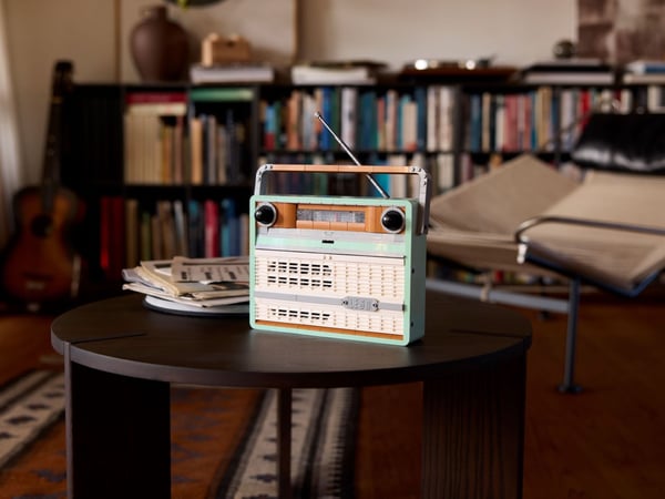 LEGO 10334 La radio rétro — visuel 8 sur 8