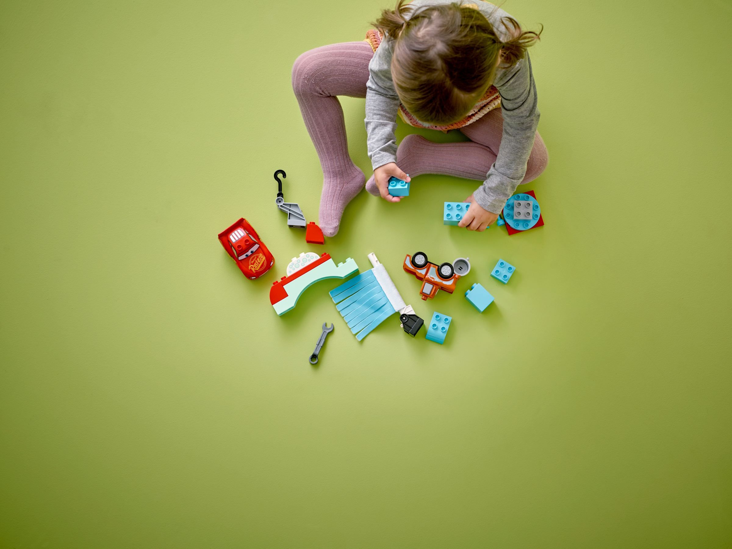 LEGO 10996 DUPLO  Disney PixarCars Divertimento all'Autolavaggio con Saetta  McQueen e Cricchetto, Macchine Giocattolo per Bambina e Bambino dai 2 anni  - Giochi e Prodotti per l'Età Evolutiva