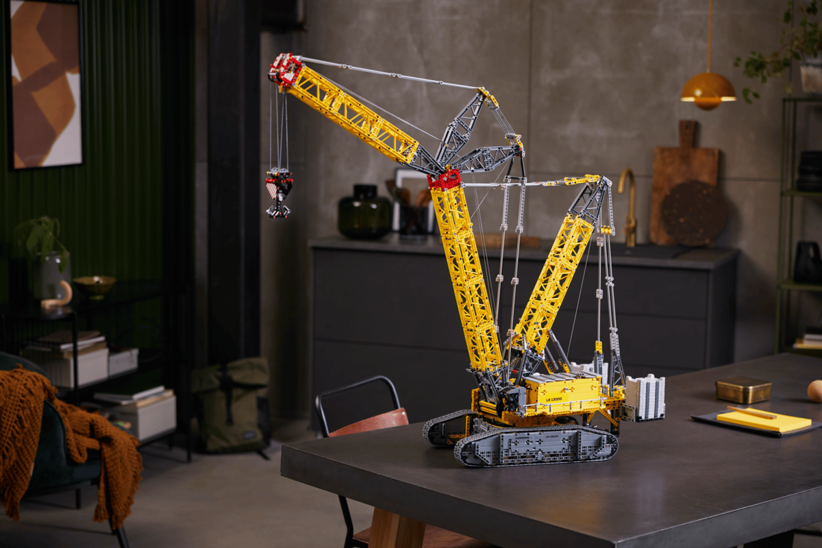 https://www.lego.com/cdn/cs/set/assets/bltc296279f2c786470/42146_alt7.png?format=webply&fit=bounds&quality=70&width=800&height=800&dpr=1.5