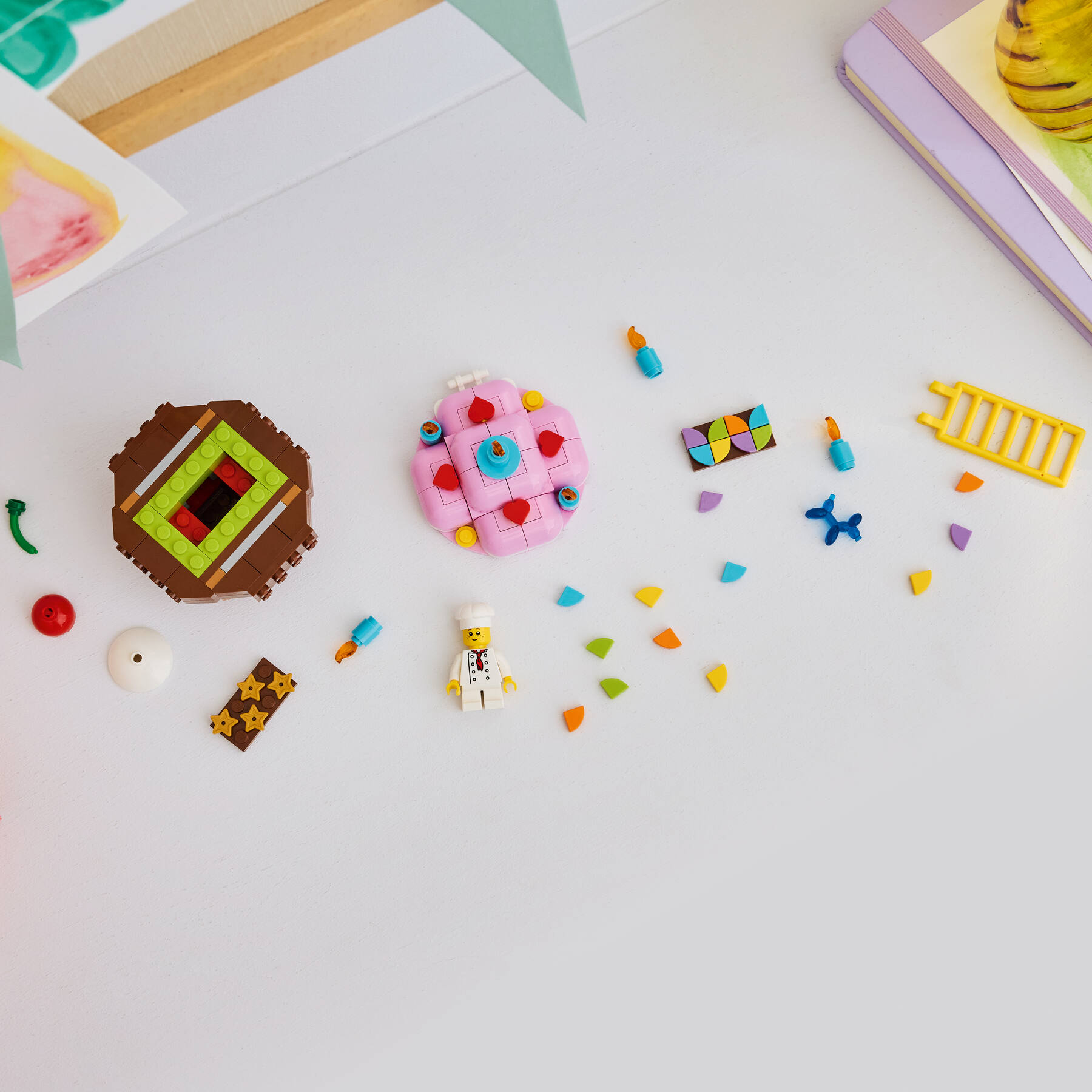RUN IS… Birthday Cupcake 40905 | UNKNOWN | Buy online at the Official LEGO