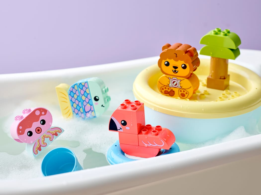 Lego Bath Robe Why do toddlers enjoy baths? | Official LEGO® Shop PL