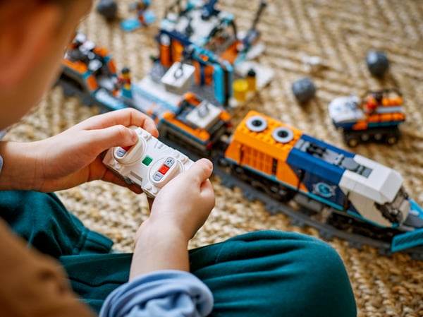 LEGO 60470 Le train express des explorateurs en Arctique — visuel 7 sur 8