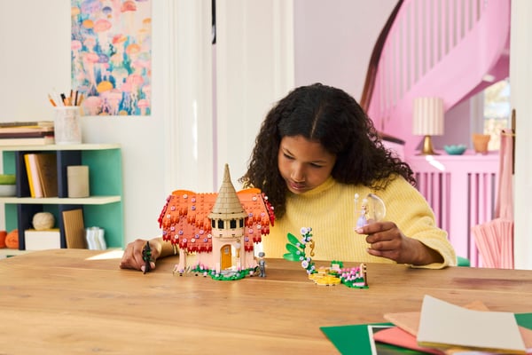 LEGO 75690 Glinda et Elphaba au pays des Munchkins — visuel 7 sur 8