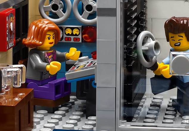 Downtown Diner 10260 | Creator Expert | Buy online at the Official LEGO® Shop US 10260 lego