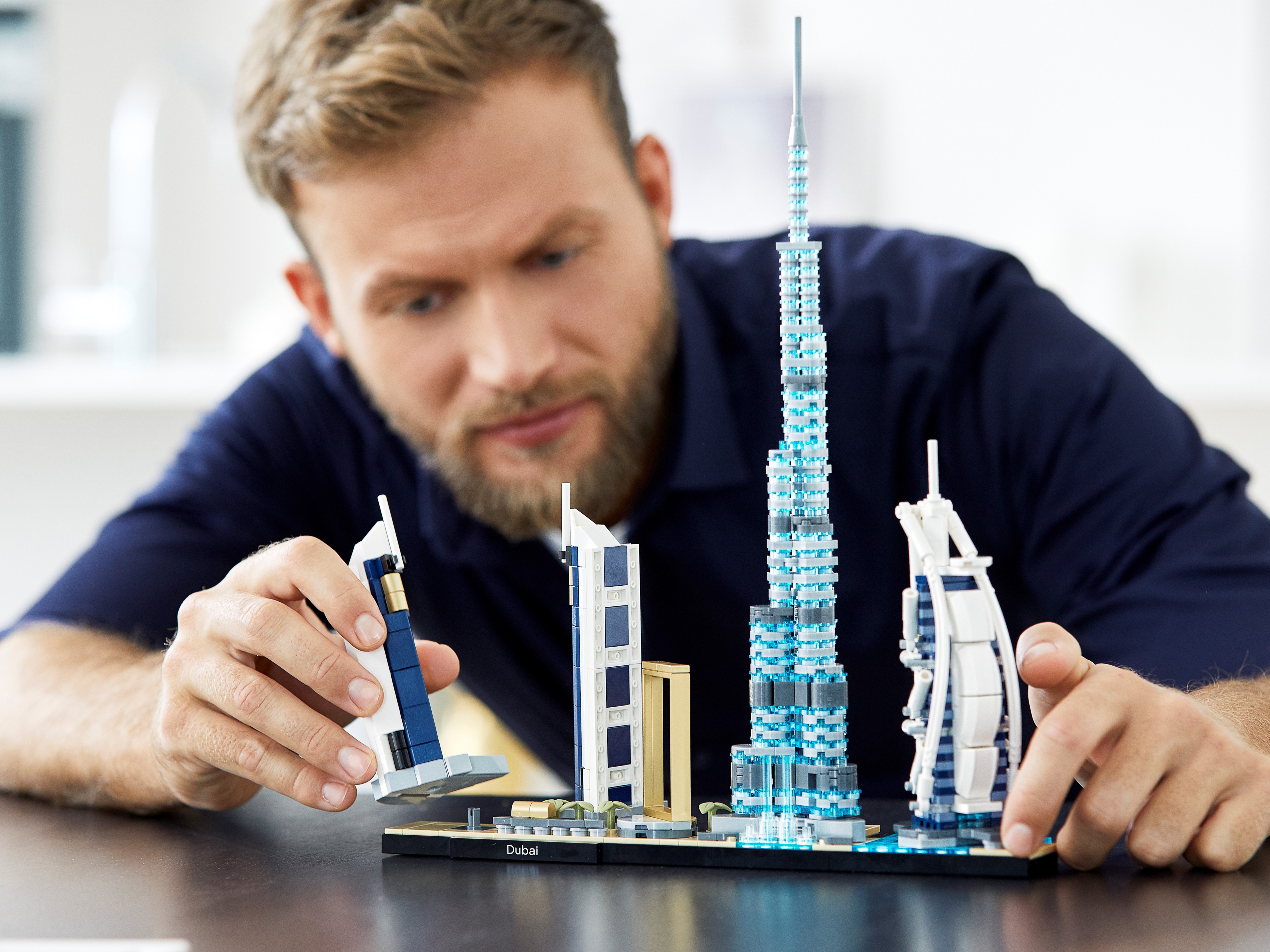 Dubai 21052 | | Buy online at the Official LEGO® Shop US